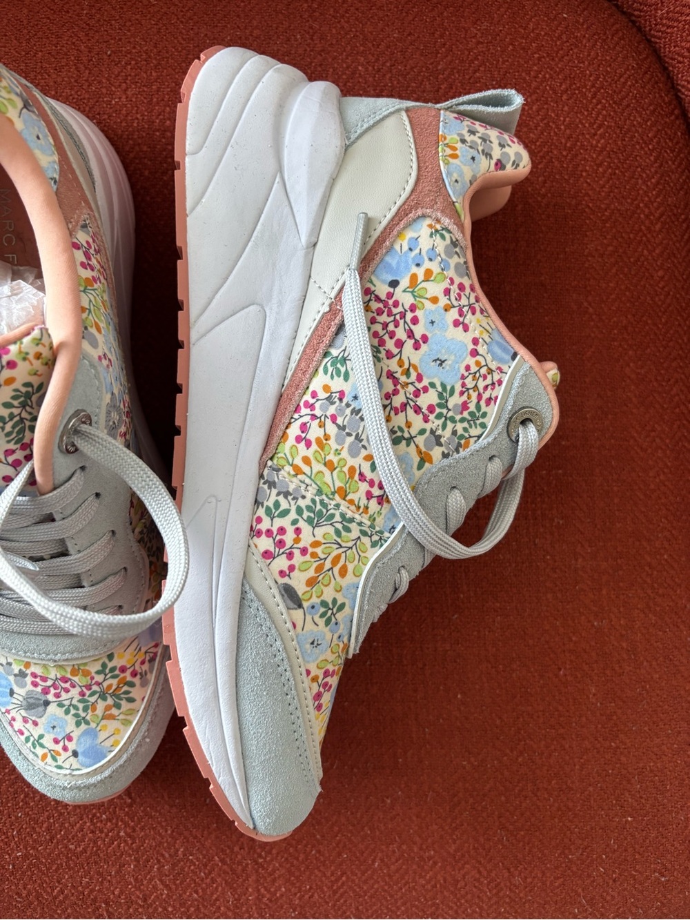 Marc Fisher Elesa Sneakers - Like NEW - Size 7.5 - Picture 6 of 10